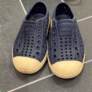 Native Kids Water Shoes in Dark Blue and Beige